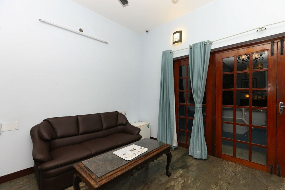 Фото Oyo 7829 Santhi inn