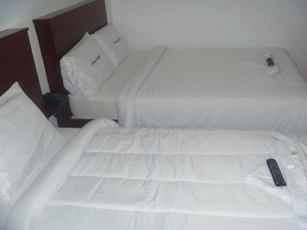 Фото D'Mariners Hotel