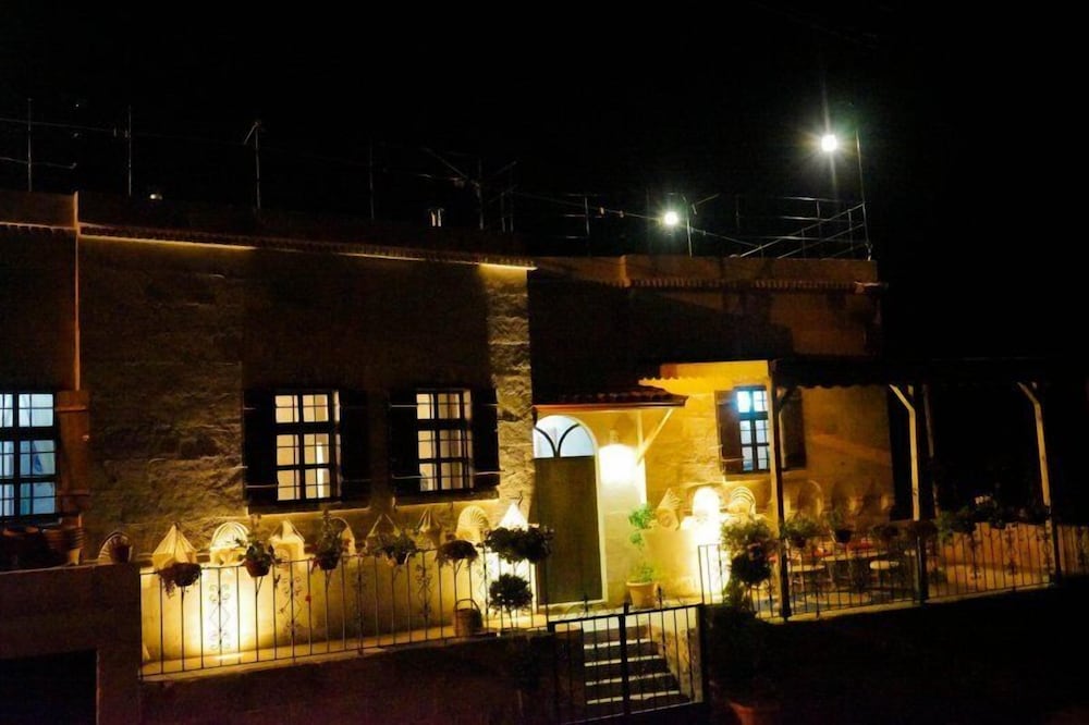 Фото Valley Inn Cave Hotel