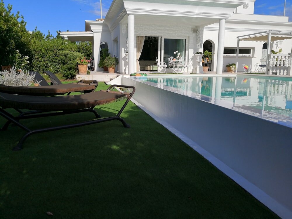 Фото White House Luxury Hospitality