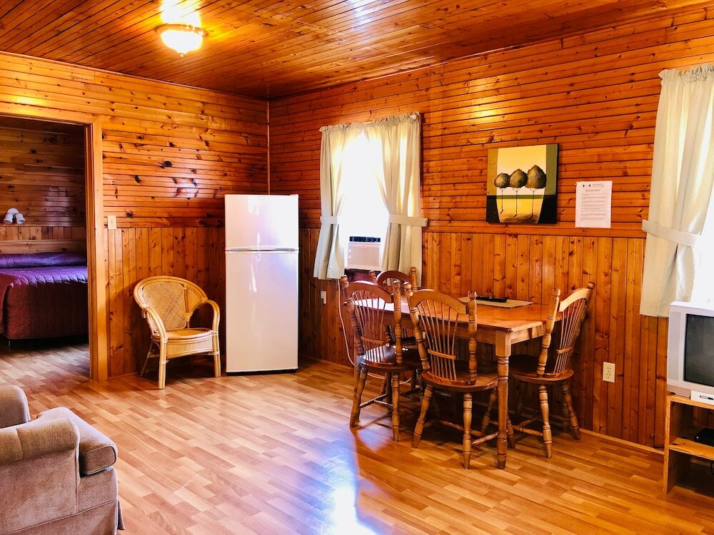 Фото Green Gables Bungalow Court