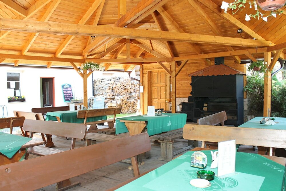 Фото Hotel Pod Jedlovým vrchem