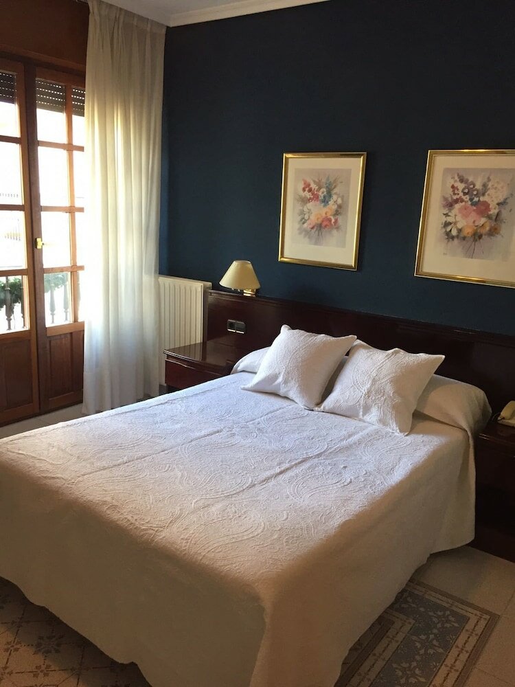 Фото Hostal Santa María