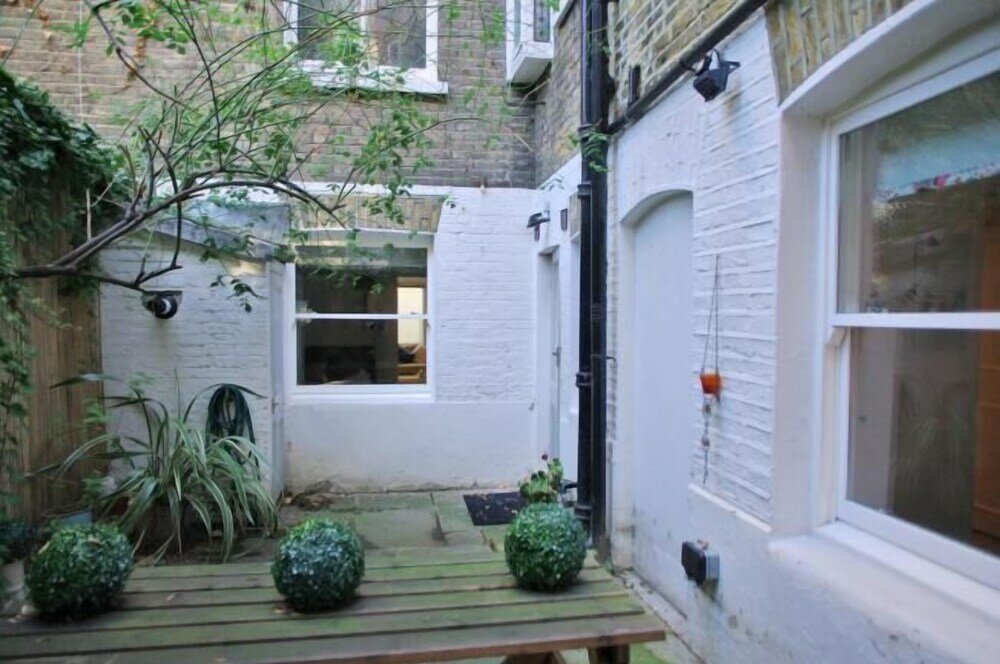 Фото The London Agent Kensington Comeragh