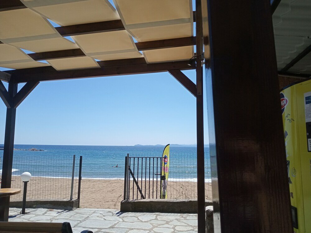 Фото Pension Karvounoskala