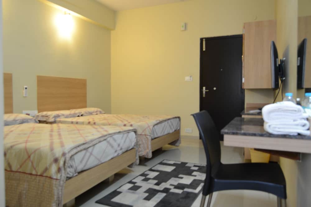 Фото Hotel B M Shree Residency