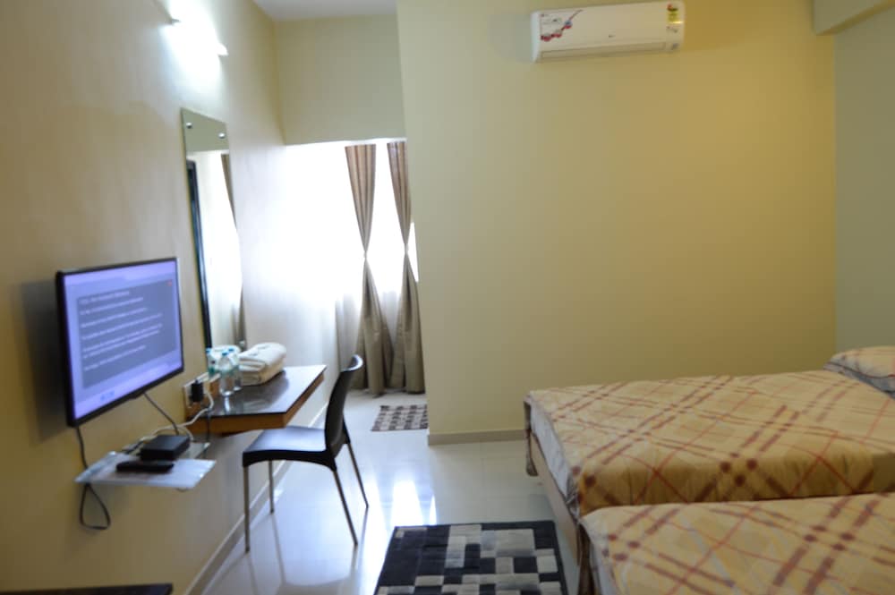 Фото Hotel B M Shree Residency