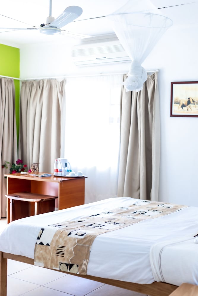 Фото Adlib Executive Lodge