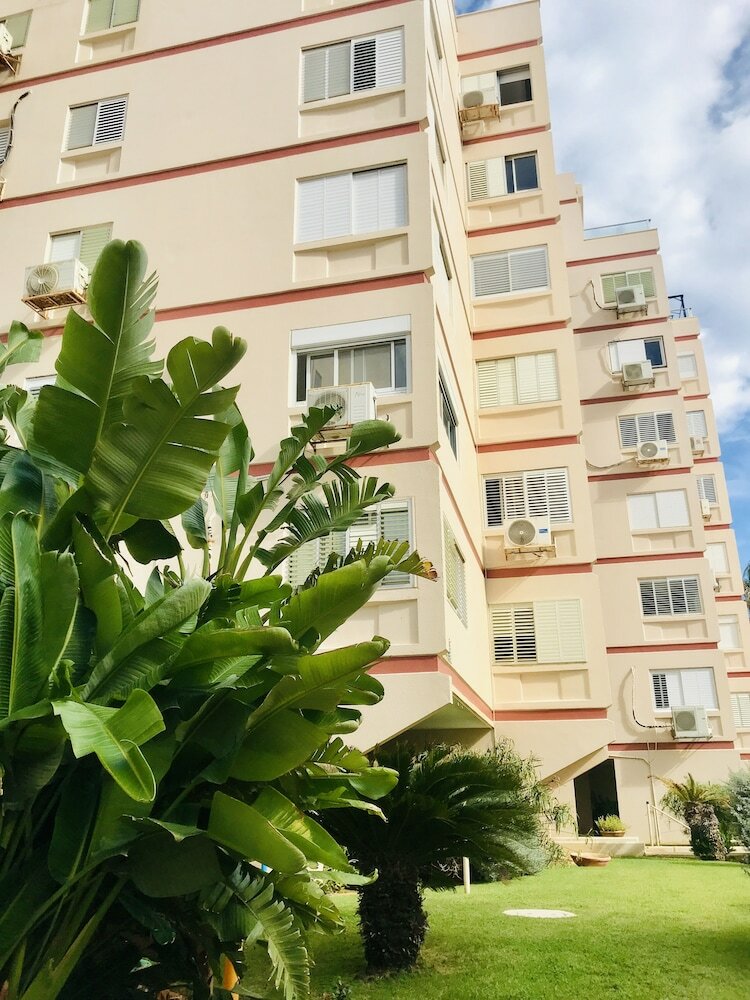 Фото Royal Lea Apartments