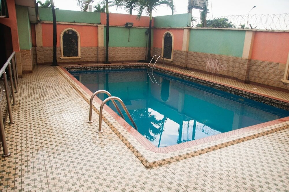 Фото Alfoscar Hotel & Suites