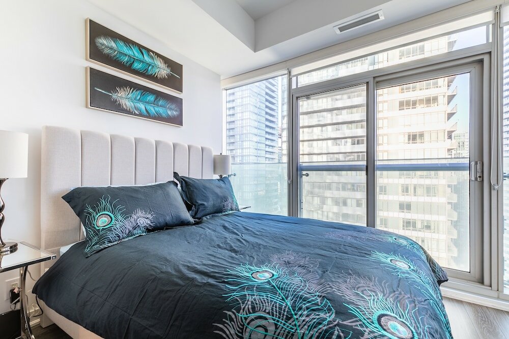 Фото Simply Comfort Gorgeous Apartments in the Heart of Toronto