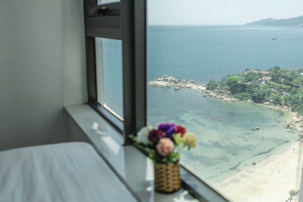 Фото Beach Front Oceanous Apartment