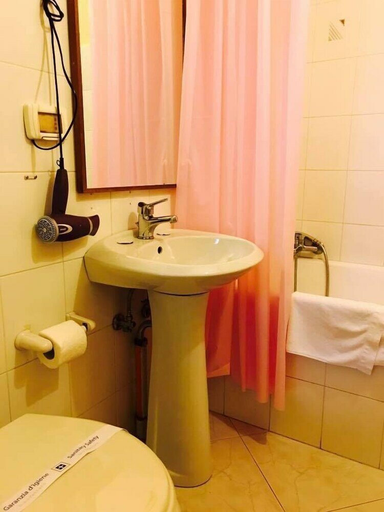 Фото Room Economy