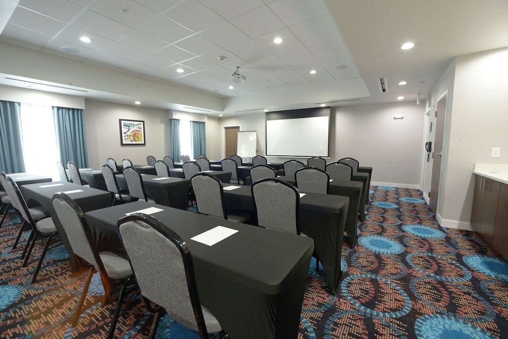 Фото Hampton Inn & Suites Oklahoma City/Quail Springs