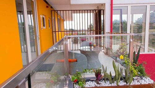 Гостиница Red Mango Apartment Hotel в Такоради