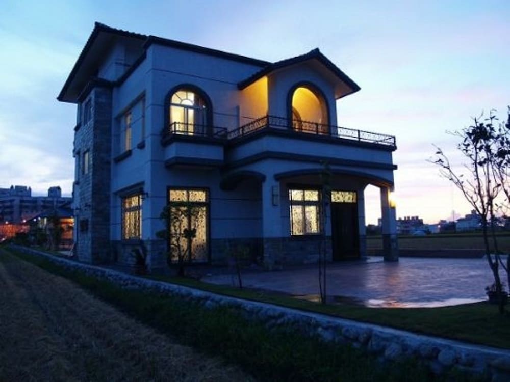 Фото отеля 1