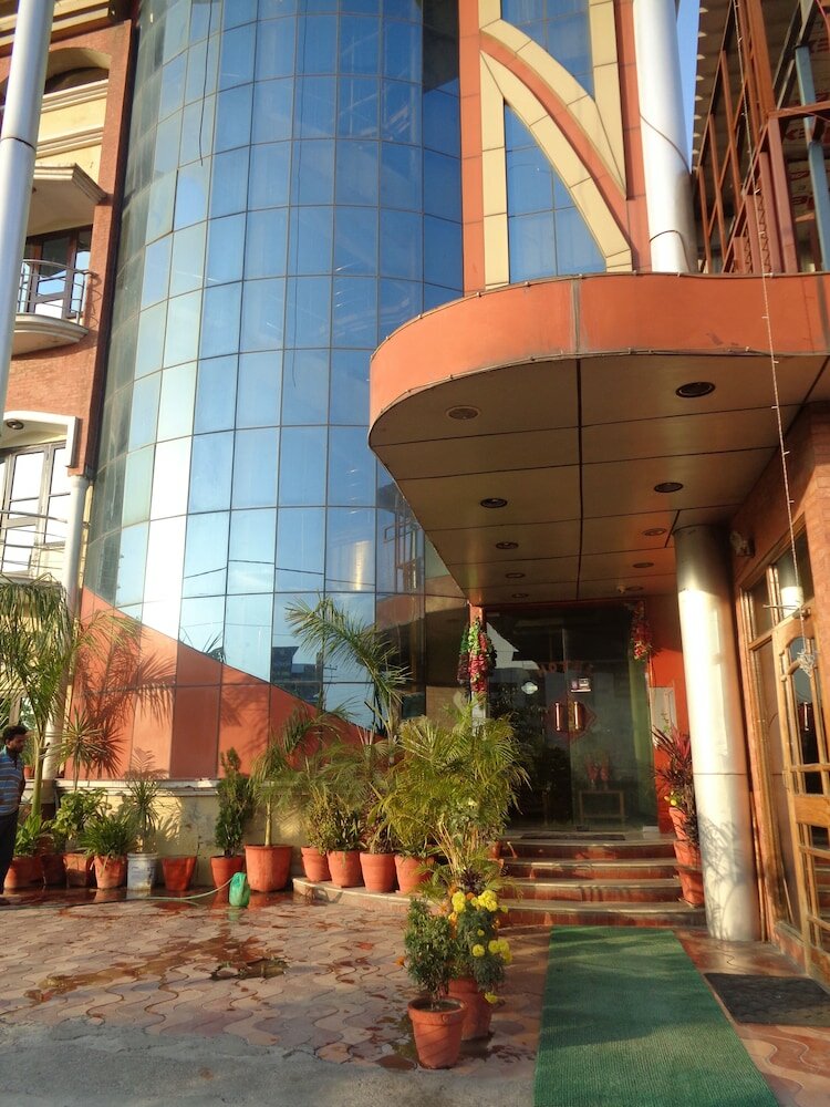 Фото отеля 2