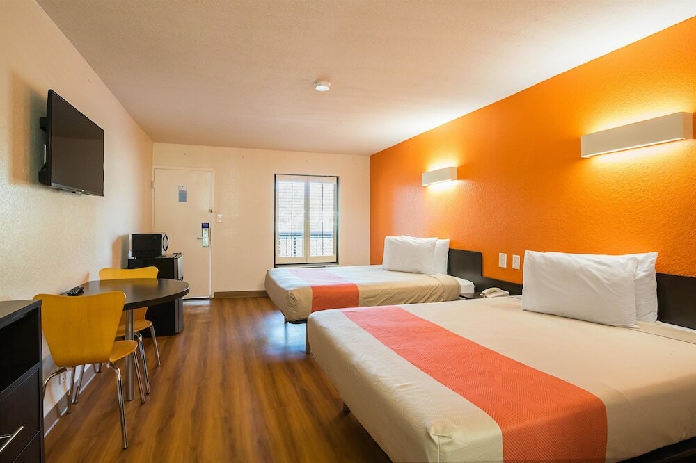 Фото Motel 6 Savannah, Ga - Midtown