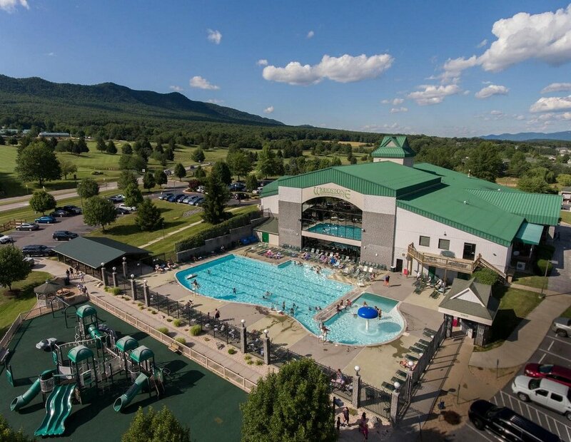 Гостиница Mountain Villa With Waterpark, Golf, Skiing, Wine Tour Access and More! Massanuttens Shenandoah Villas by Tripforth