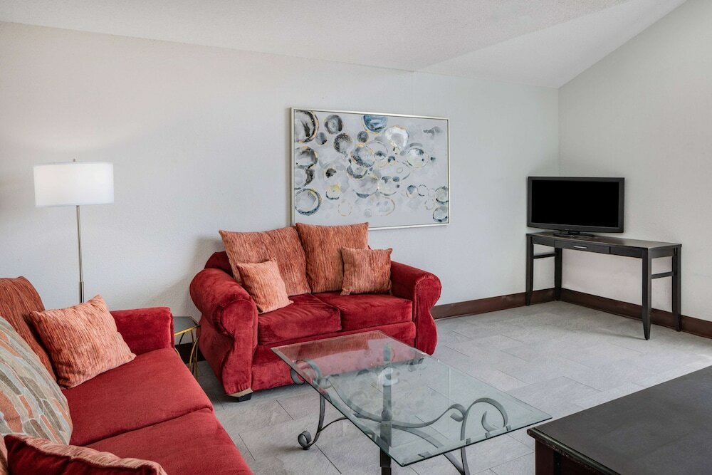 Фото Super 8 by Wyndham Pensacola