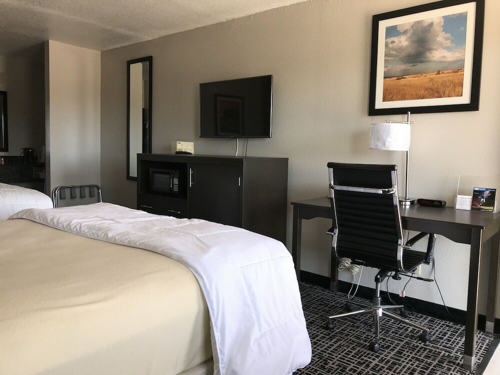 Фото Days Inn by Wyndham Grove