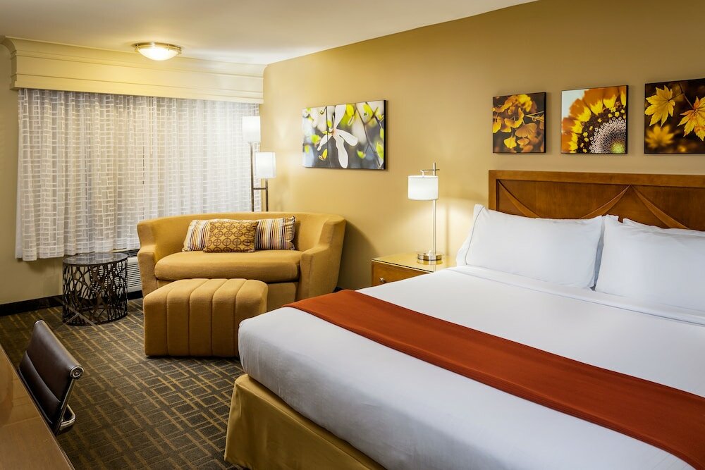 Фото Holiday Inn Express Simi Valley, an Ihg Hotel