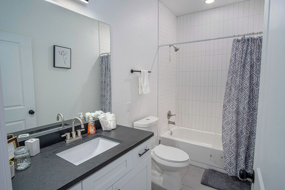 Фото Brand New 3 Stylish 3br Near Exciting Downtown