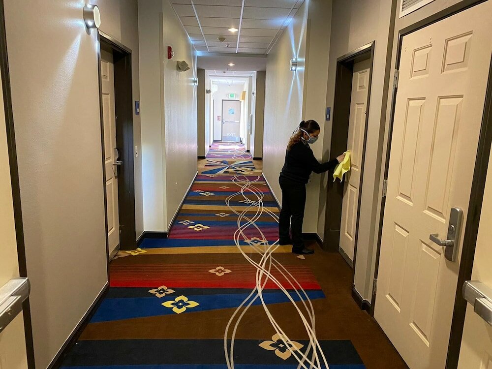 Фото Holiday Inn Express Hotel & Suites Denver North - Thornton, an Ihg Hotel