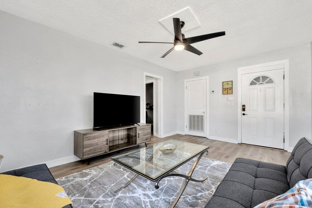 Фото Sunset Stays by the Beach & Caddy's