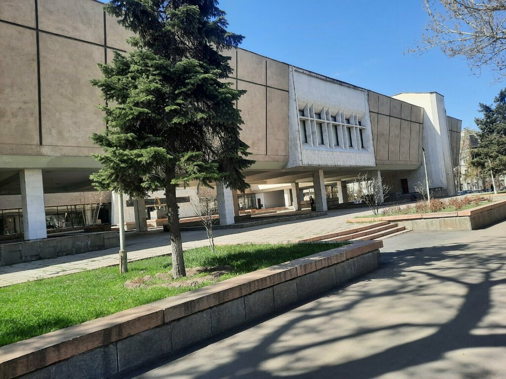 Мұражай Кыргызский национальный музей изобразительных искусств им. Г. Айтиева, Бішкек, фото
