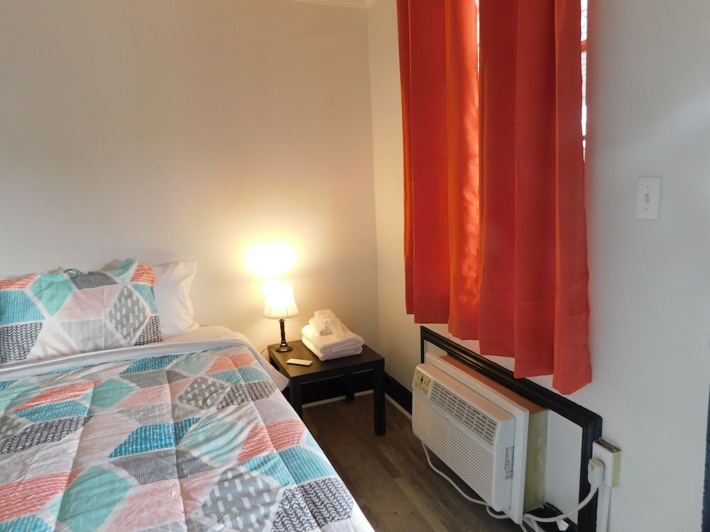 Фото Spruce Pine Inn