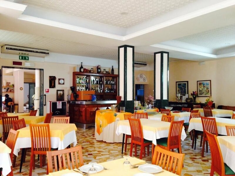 Гостиница Hotel Lazzarini в Беллария – Иджеа-Марине