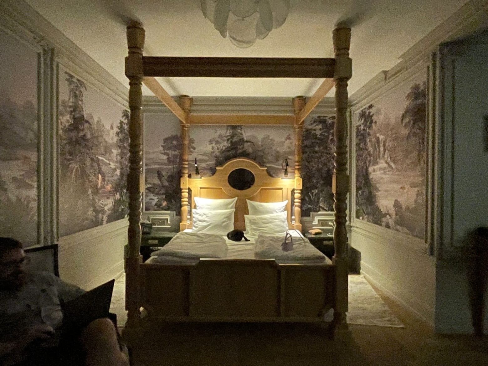 Фото Атмосфера