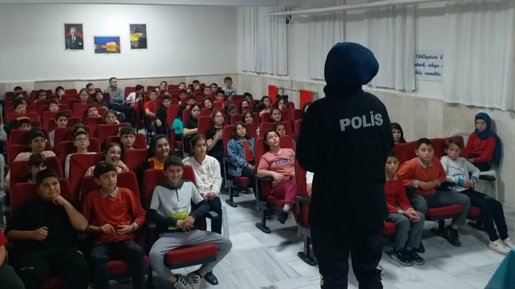 School Ataturk Middle School, Cay, photo