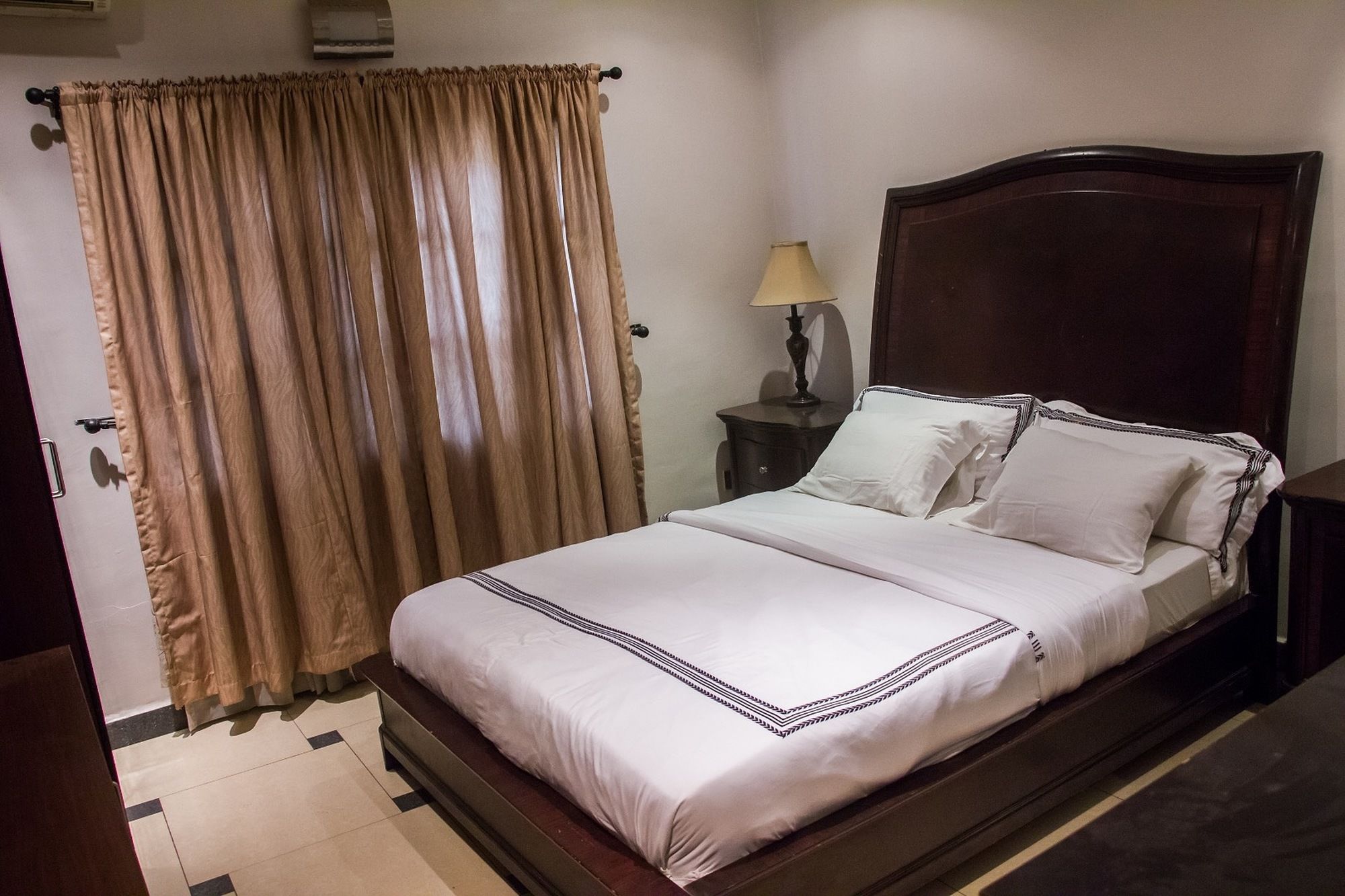 Фото Tivoli Residence & Bar