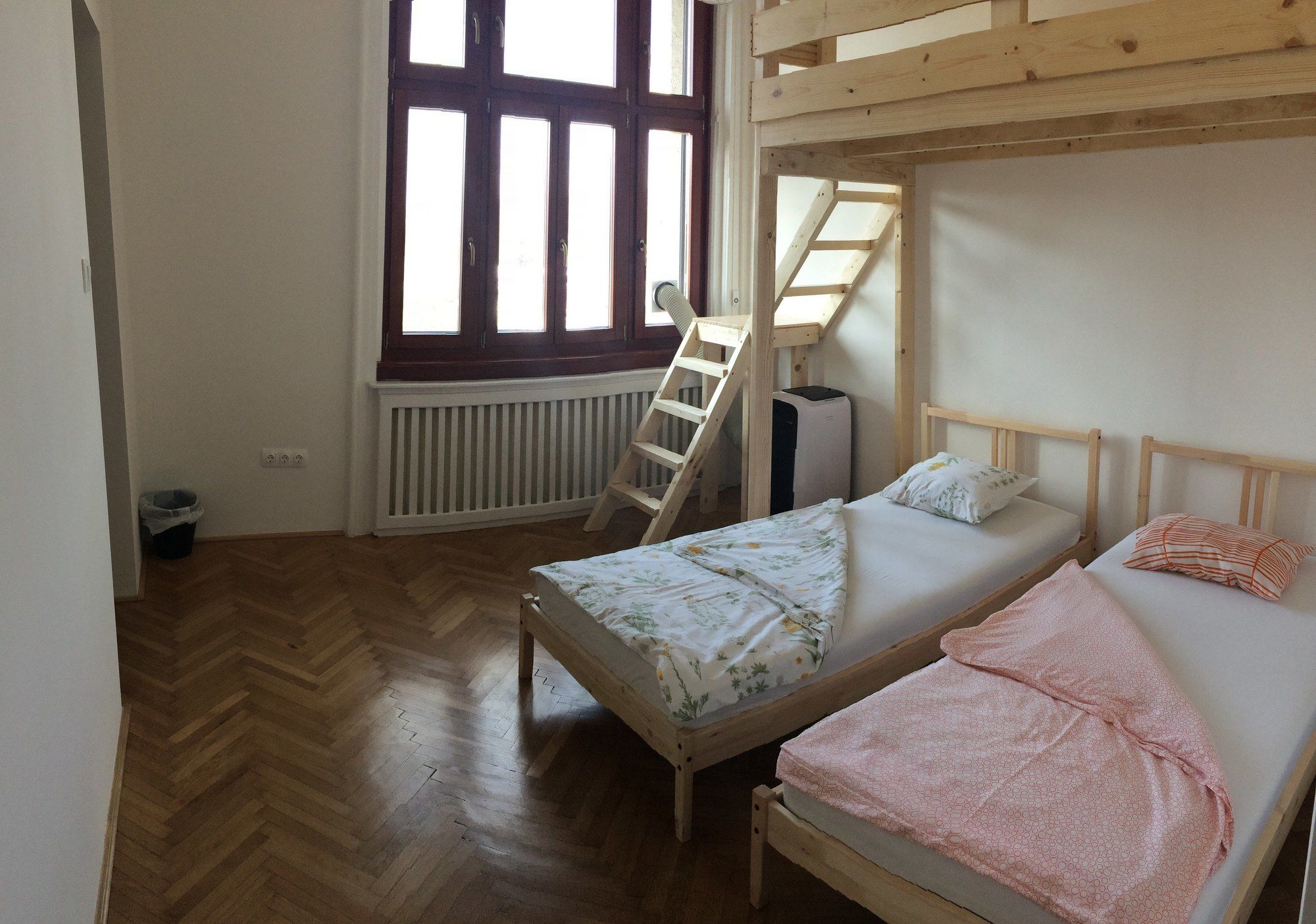 Фото Baroque Hostel 