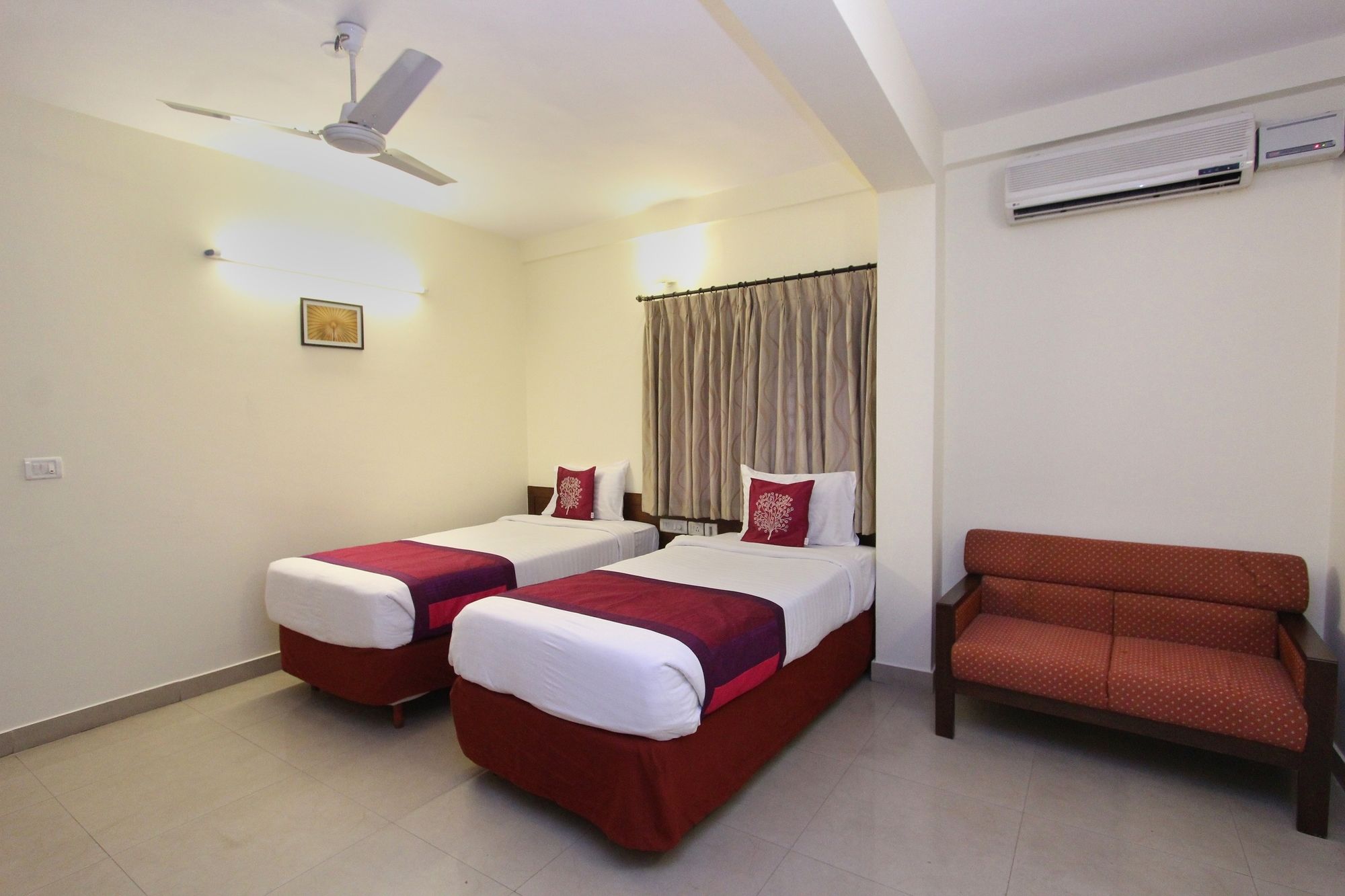 Фото Oyo 8501 Abhimaani Comforts