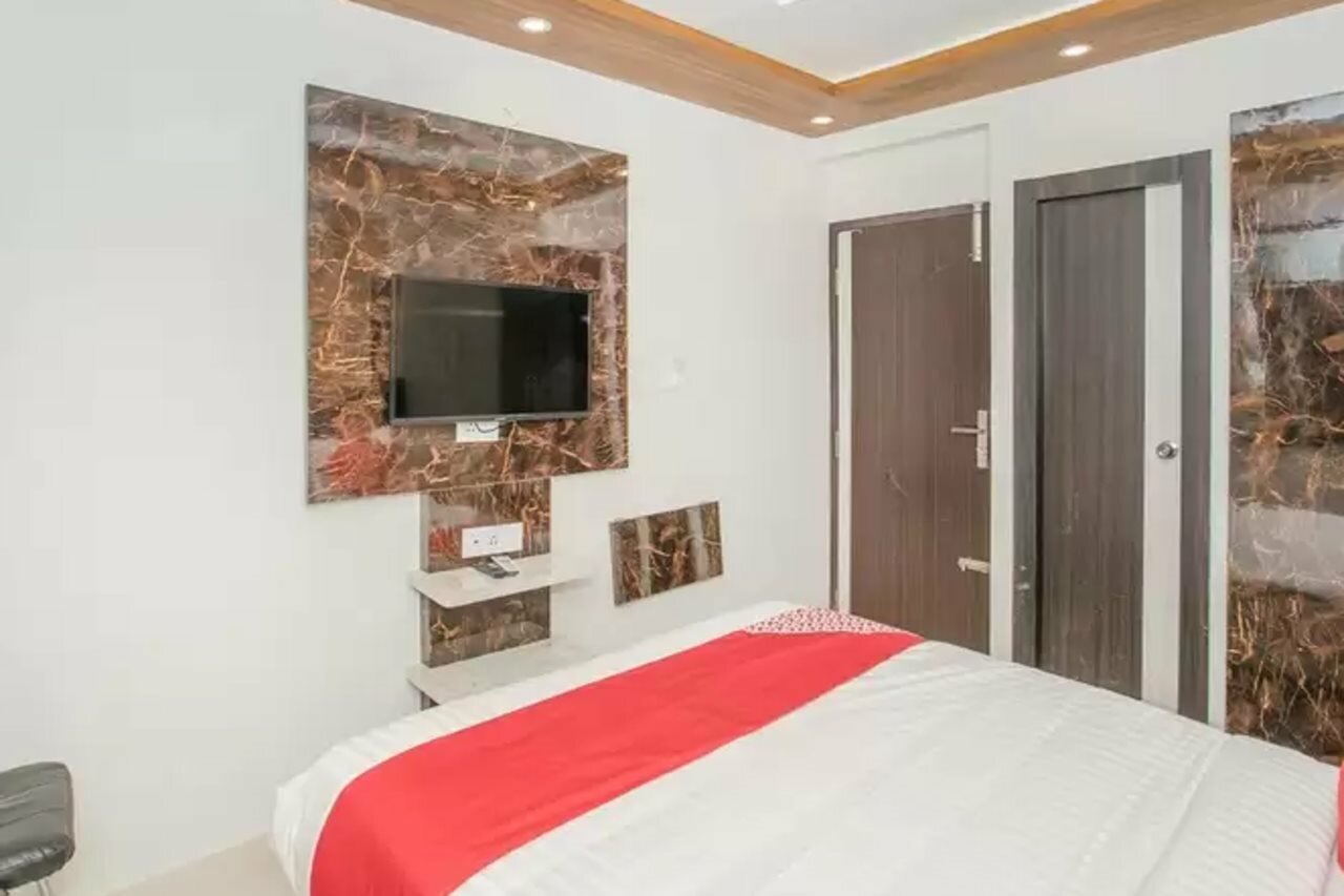 Фото Oyo 11915 Varcity Park