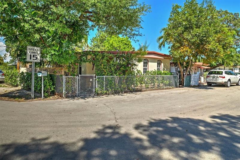 Фото Miami Beach HomeStay