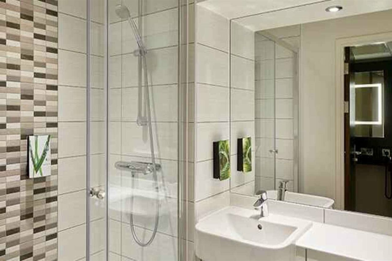 Фото Premier Inn Oxford Botley