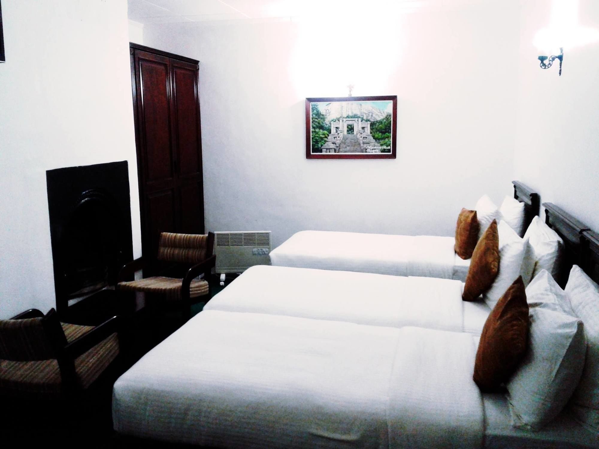 Фото The Rock Hotel