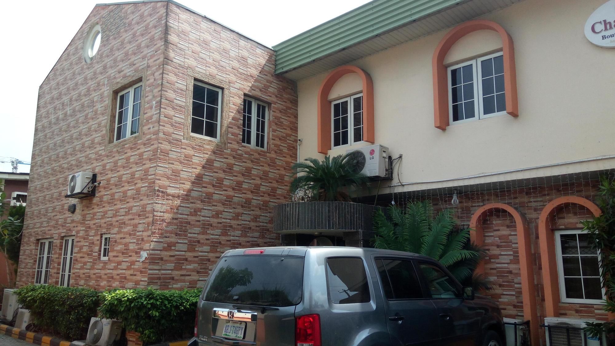 Фото Charlies Place And Suite