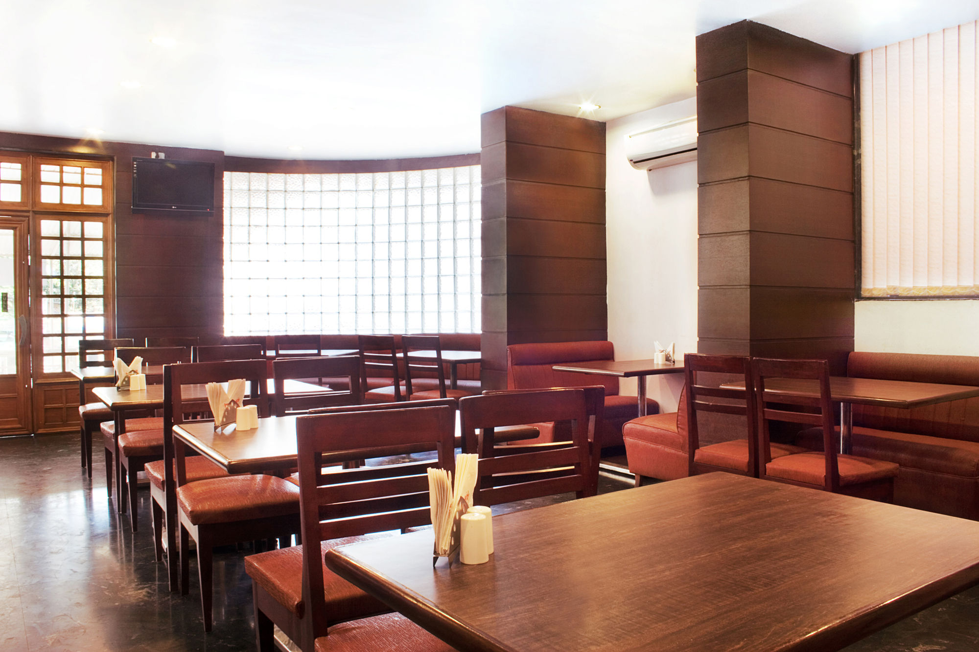 Фото Hotel Lucky Goregaon