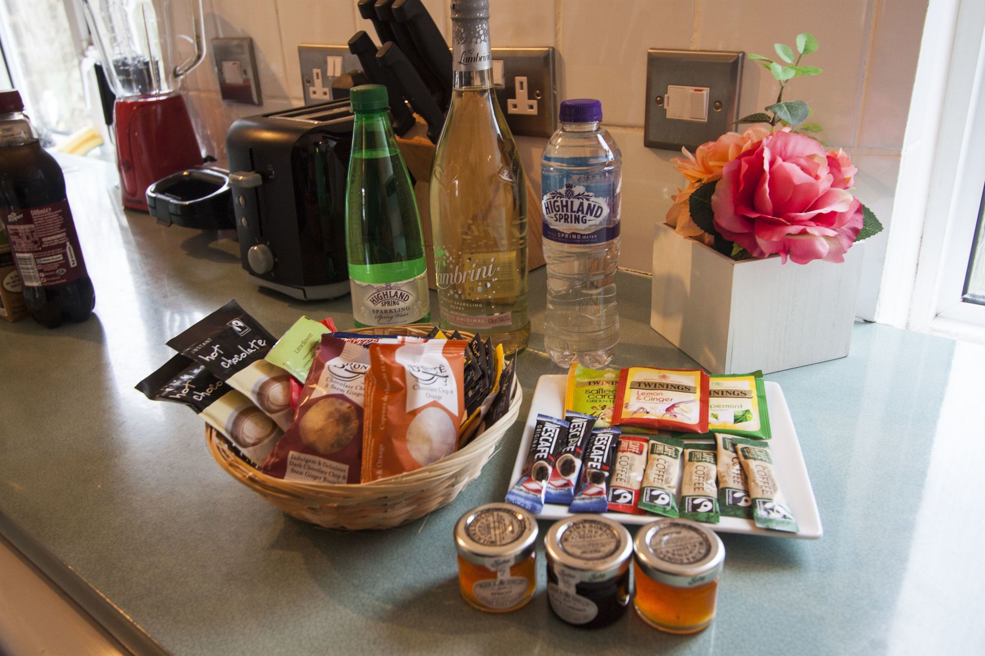 Фото Stunning Central Richmond with garden