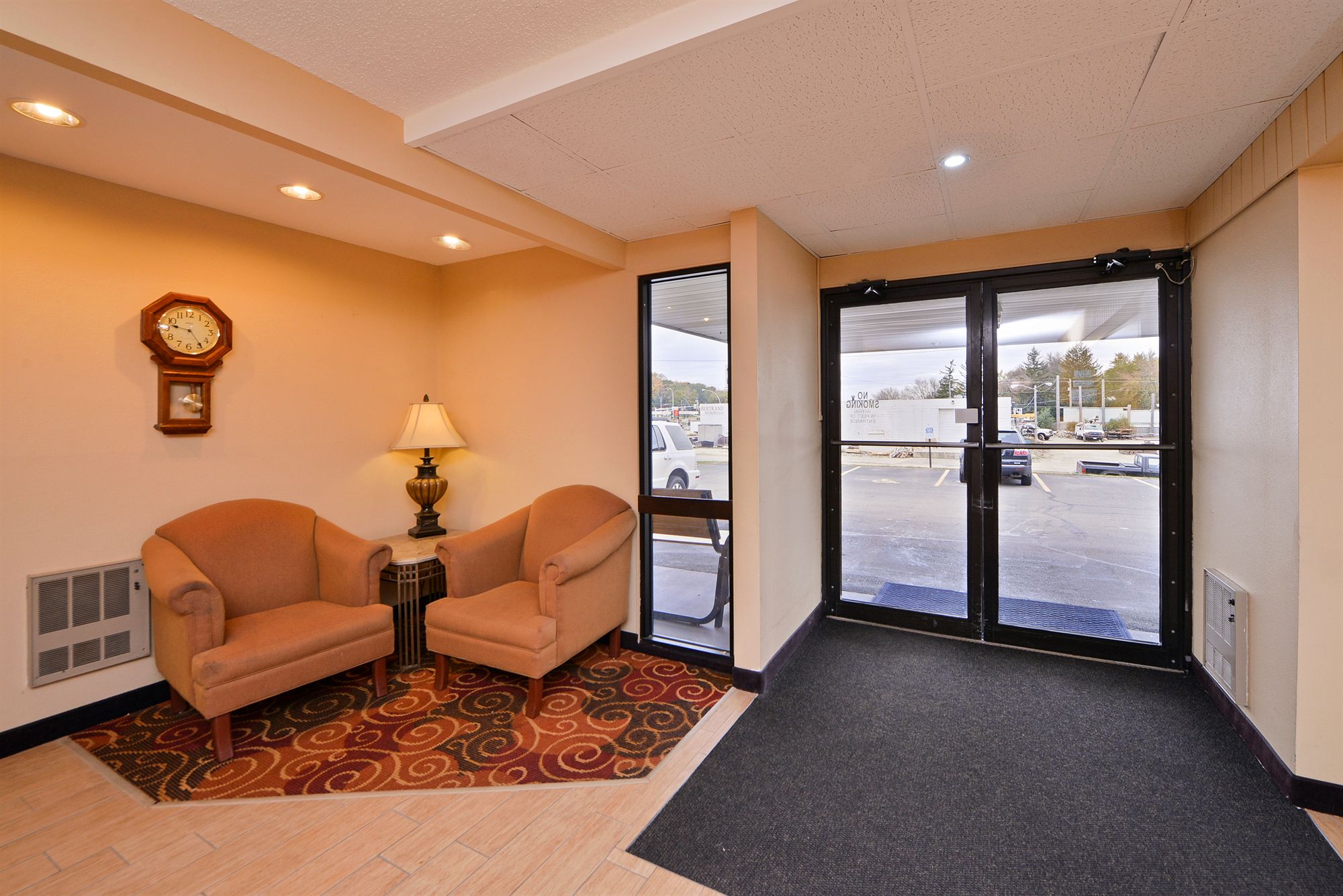 Фото Super 8 by Wyndham Rochester Mayo Clinic Area