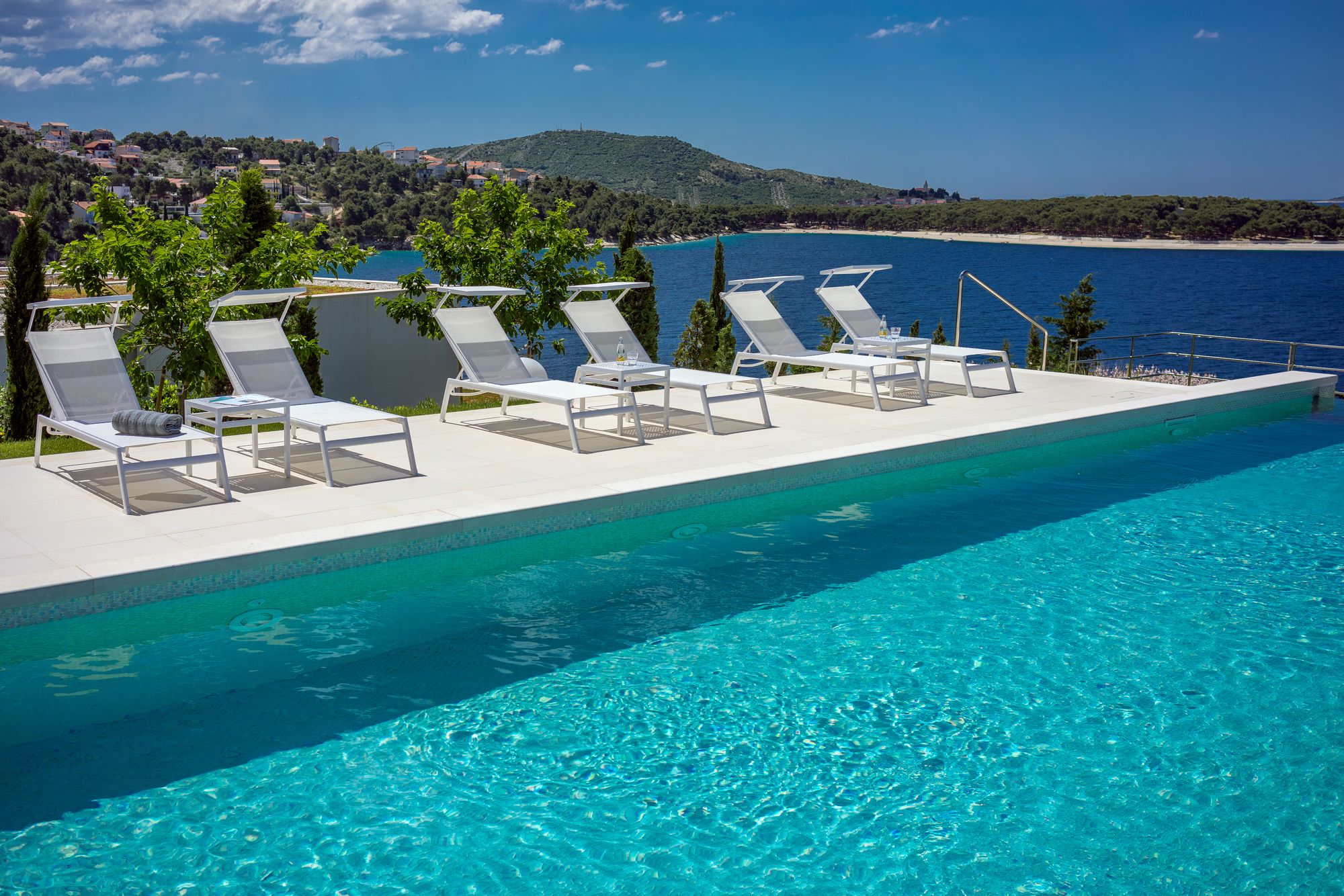 Фото Golden Rays Luxury Apartments