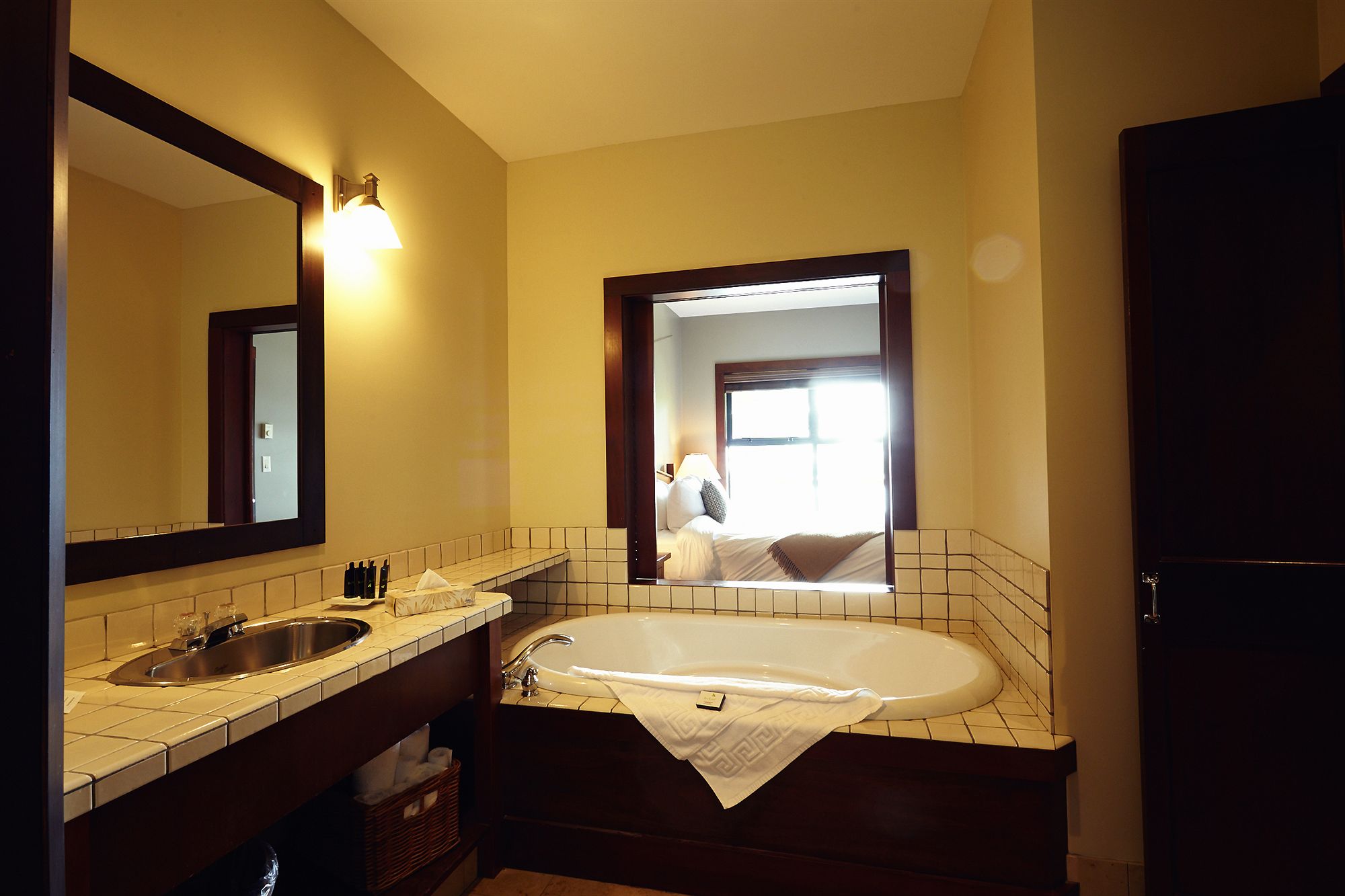 Фото Middle Beach Lodge