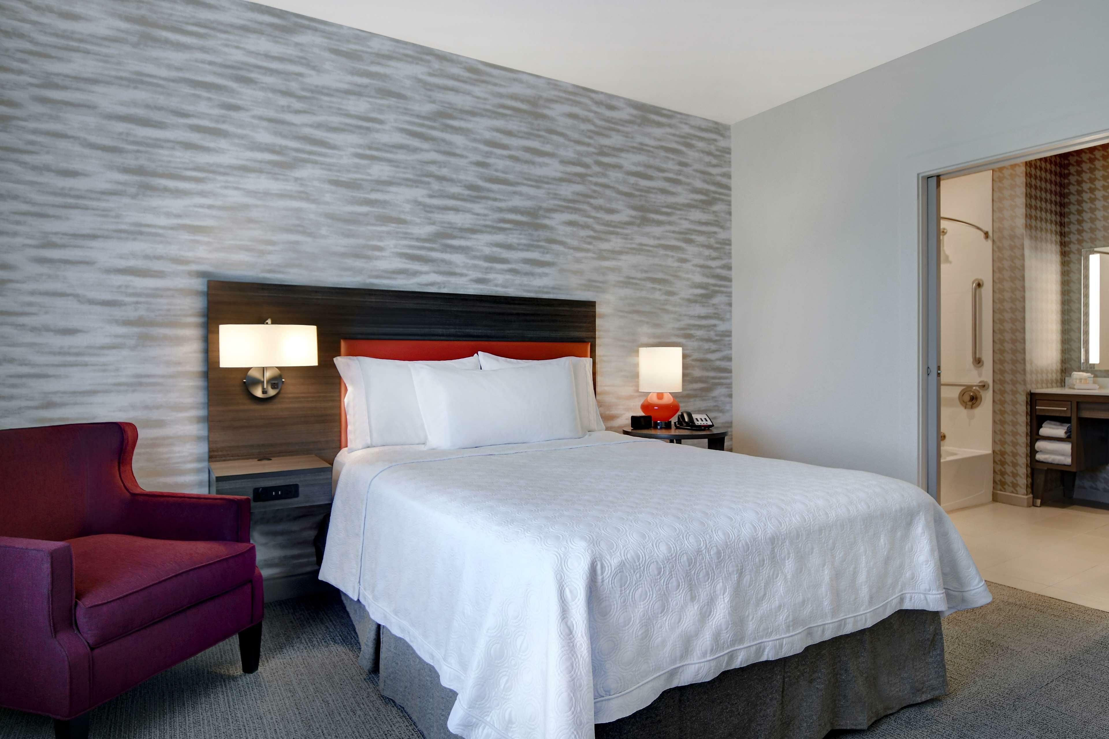 Фото Home2 Suites by Hilton North Plano Hwy 75