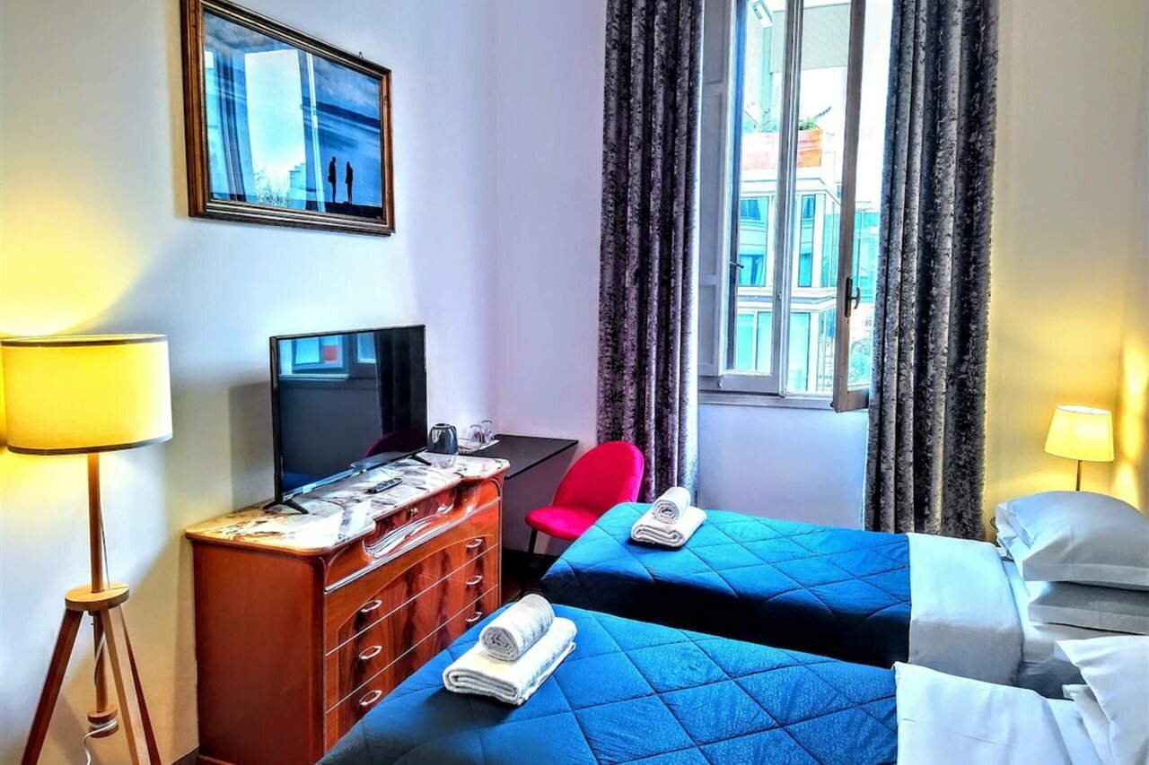 Фото отеля 2