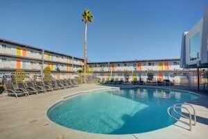 отель Thunderbird Boutique Hotel